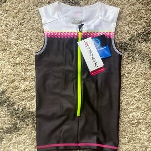 NWT Garneau Women’s Cycling Shirt S